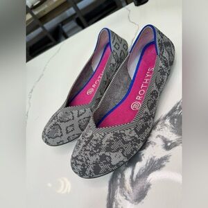 Rothy's The Flat Gray Stone Snake Print Size 8